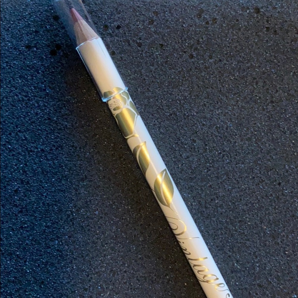 Lip pencil